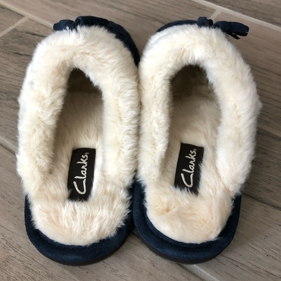 Clarks Slippers - Picture 6 of 8